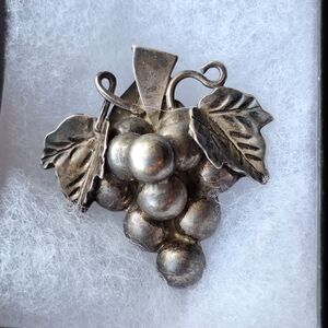 Vintage 925 grape cluster brooche